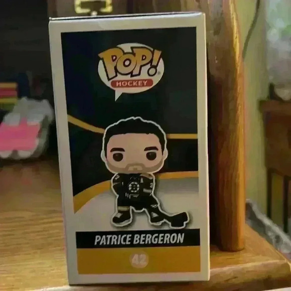 NHL, Boston Bruins, Patrice Bergeron Funko Pop #42 - Picture 4 of 5